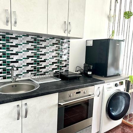 Garsoniera Saturn Apartment มันกาเลีย ภายนอก รูปภาพ