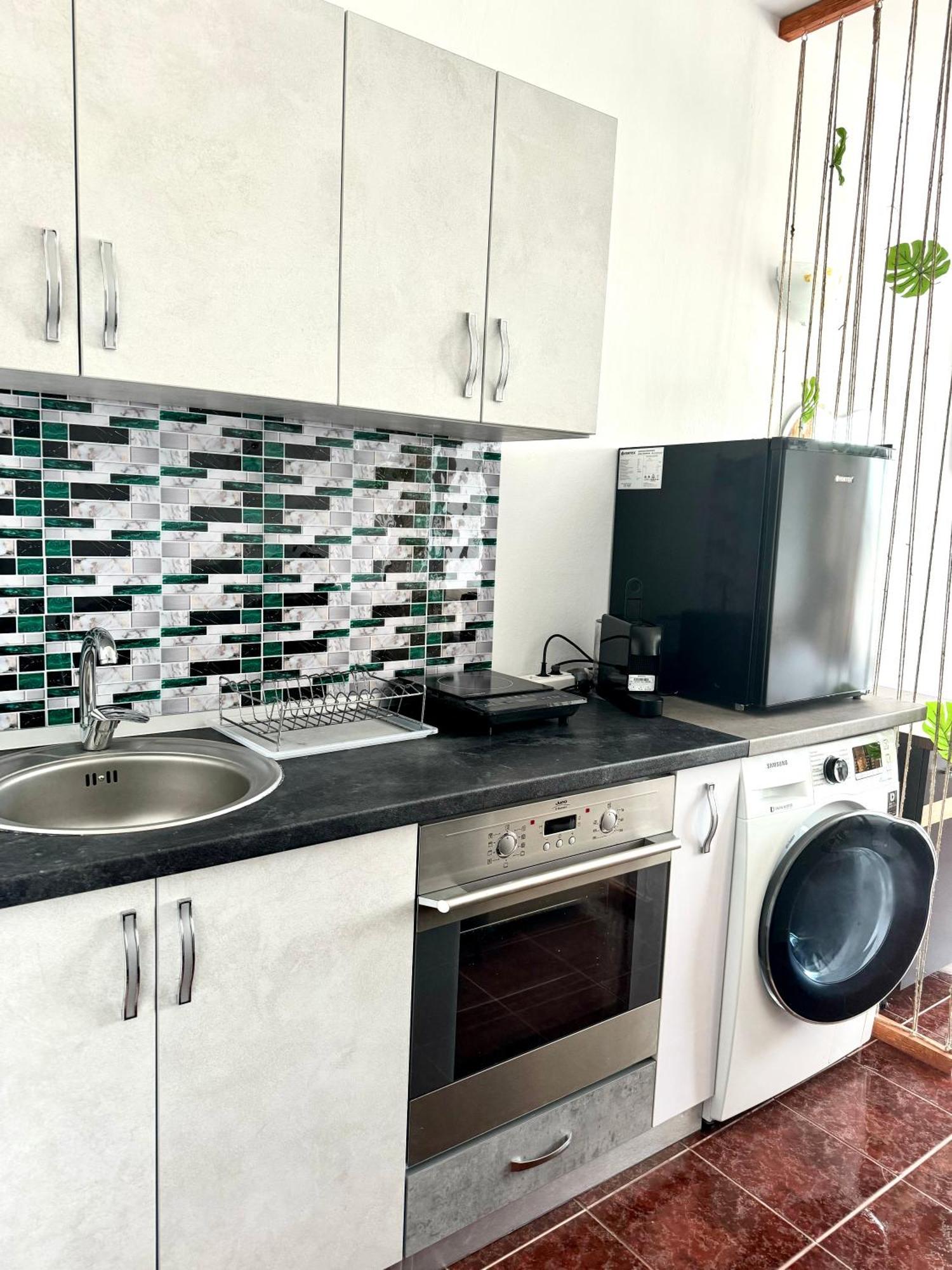 Garsoniera Saturn Apartment มันกาเลีย ภายนอก รูปภาพ